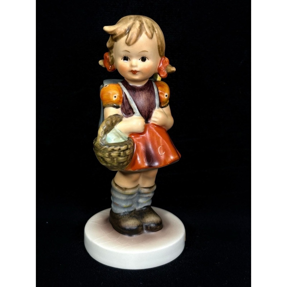 Goebel Hummel SCHOOL GIRL w/ Backpack & Basket 4.5" #81 2/0 TMK 6 "Missing Bee" - Picture 2 of 13
